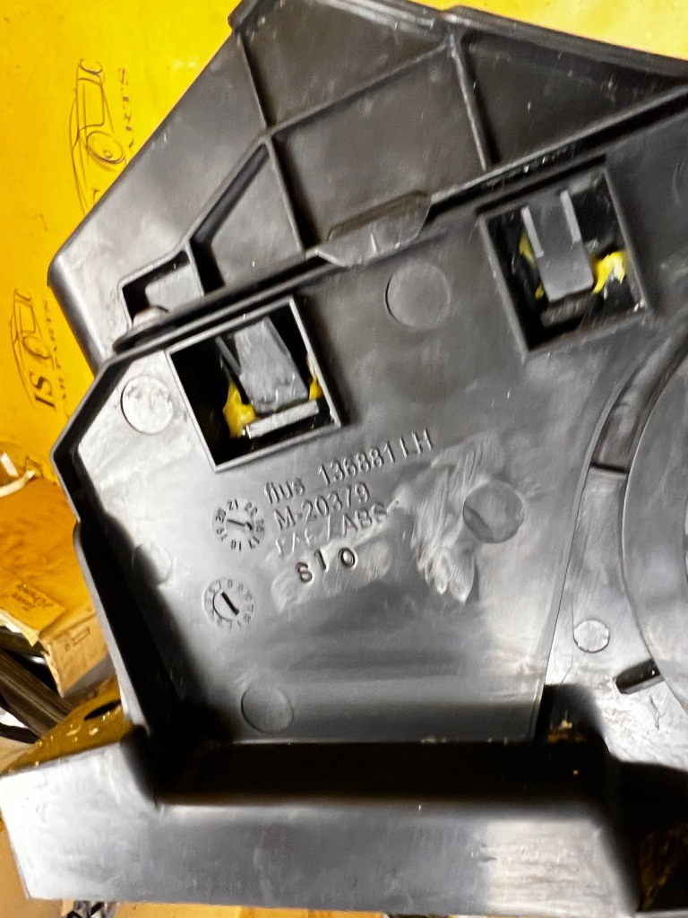 Бардачок кронштейн na кружки подстаканник drewno mercedes gls x166 Цена