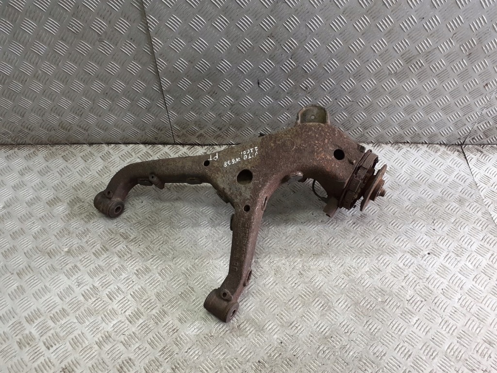 фото №1, Поворотный кулак рычаг правый задняя mercedes vito i w638