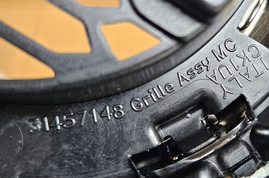 фото №8, Volvo v40 lift cross country 16-19 решётка радиатора решётка радиатора оригинал новый