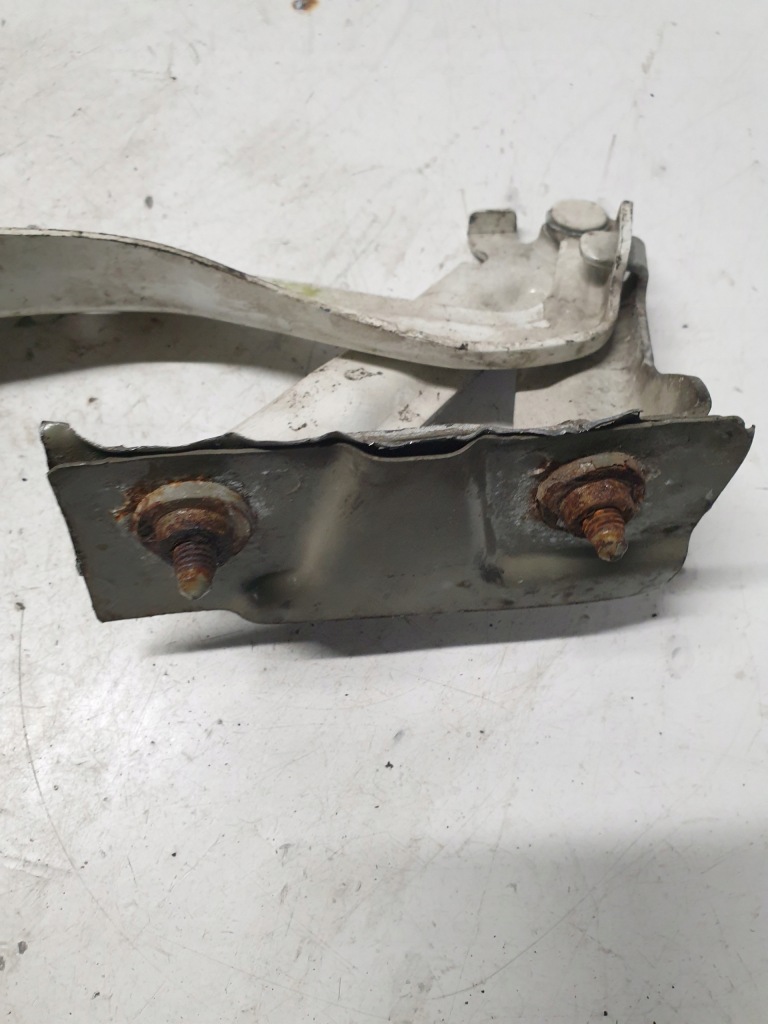 фото №3, Петля правий капот peugeot bipper