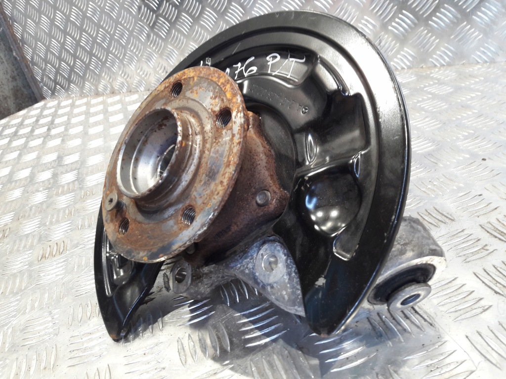 Mercedes w176 поворотный кулак ступица правый задний  a2460106 Цена