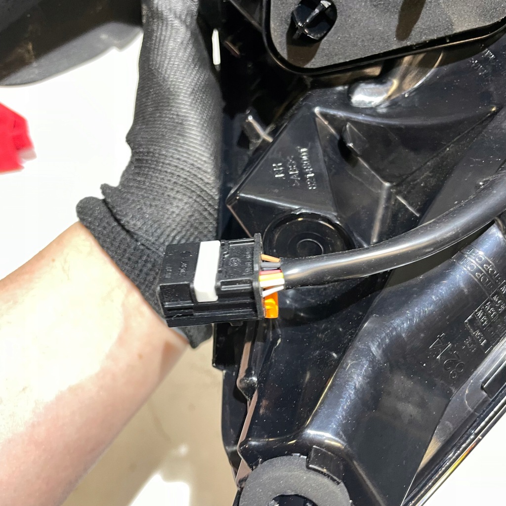 фото №13, Peugeot 3008 ii 2021 лампа задняя правая 9836231180