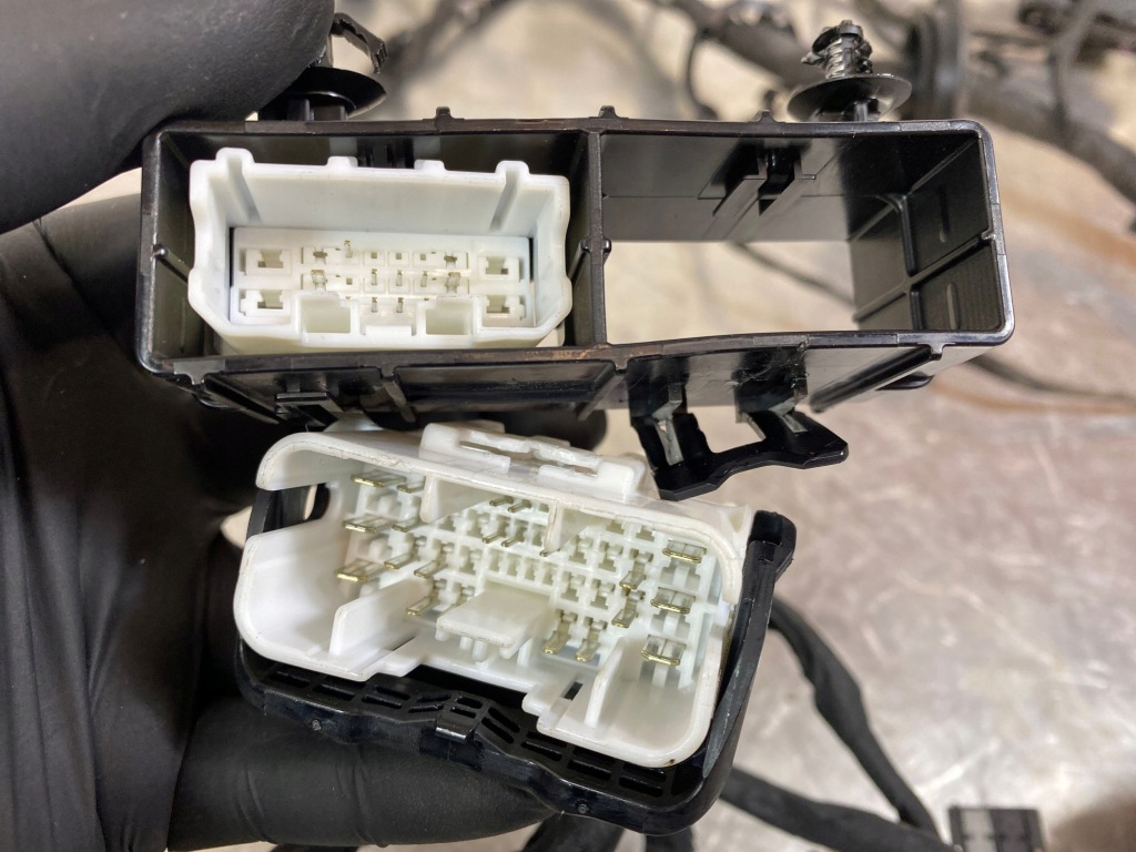 Купити 2025 mg hs джгут двигуна 654519552