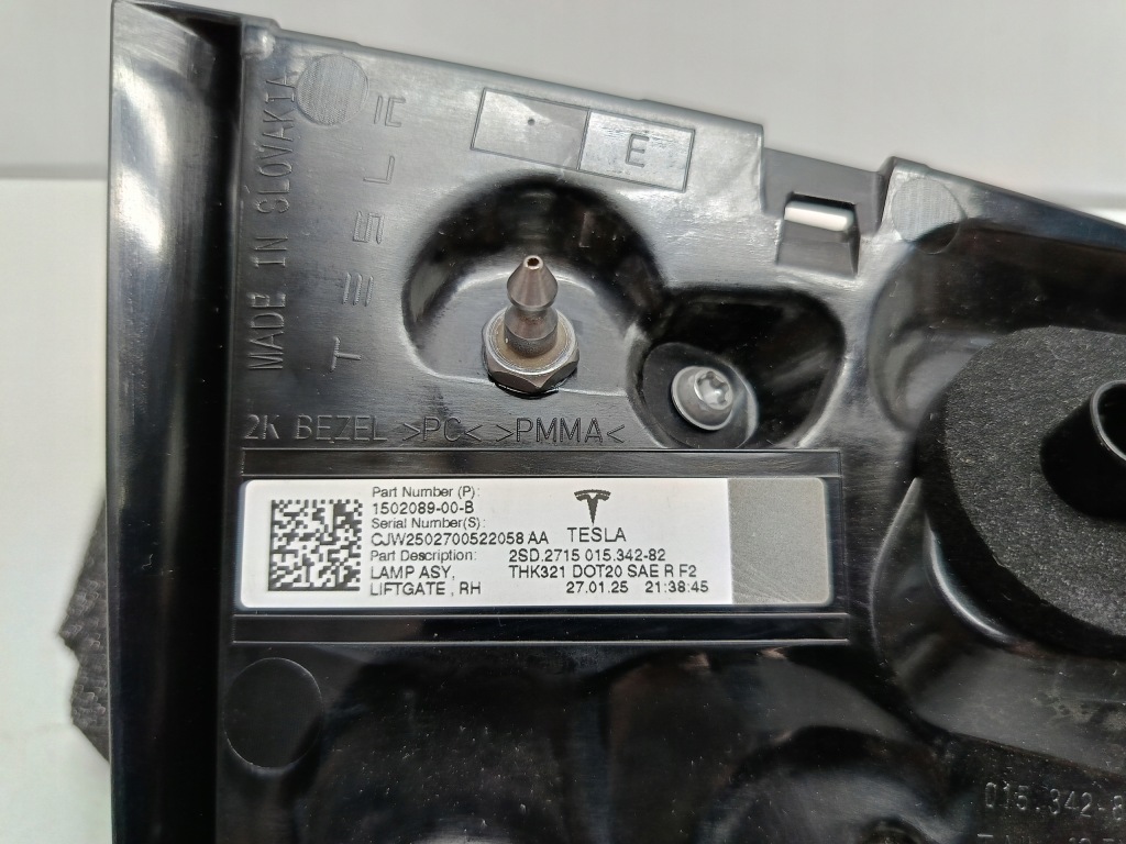 Купити Tesla 3 рестайлінг  y 20- фара кришки багажника праві задній led нова оригінальний номер 1502089-00-b