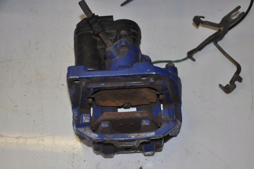 Суппорт тормоза bmw 3 2020 набор 689123602 с Разборки