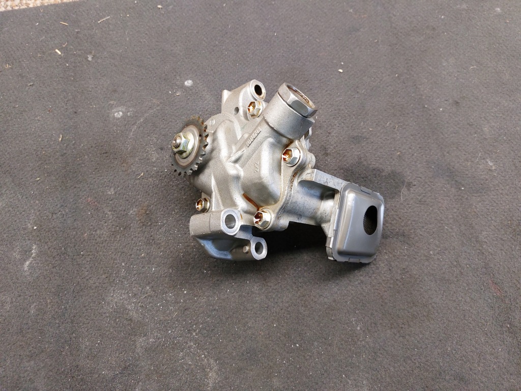 фото №1, Насос масла toyota prius plus iv 2zr 1.8 h 20r