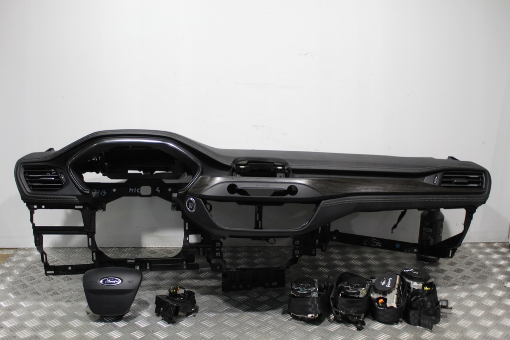 фото №1, Приборная панель консоль подушка безопасности ford focus mk4 vignale