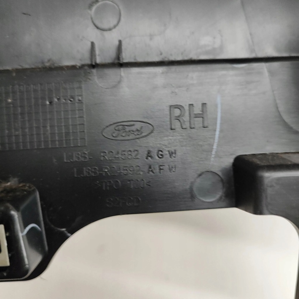 фото №7, Ford mustang mach-e 2020 права сторона захист верхній стійка / b