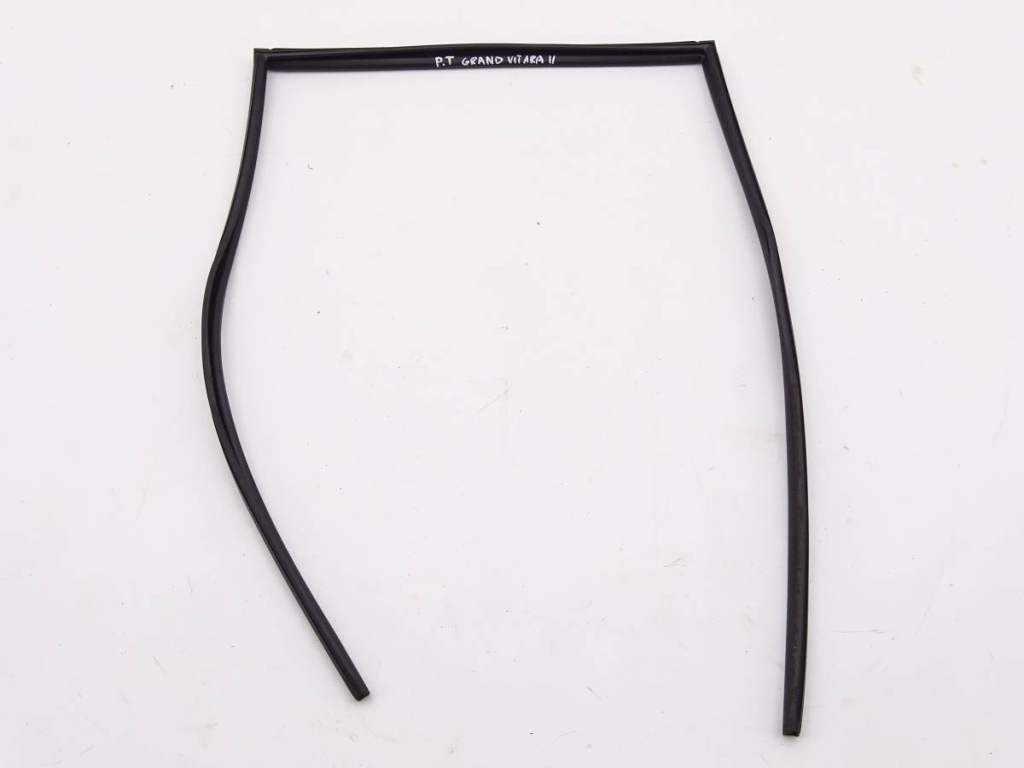 фото №1, Grand vitara ii 05-14 прокладка стекло правый задняя 5d