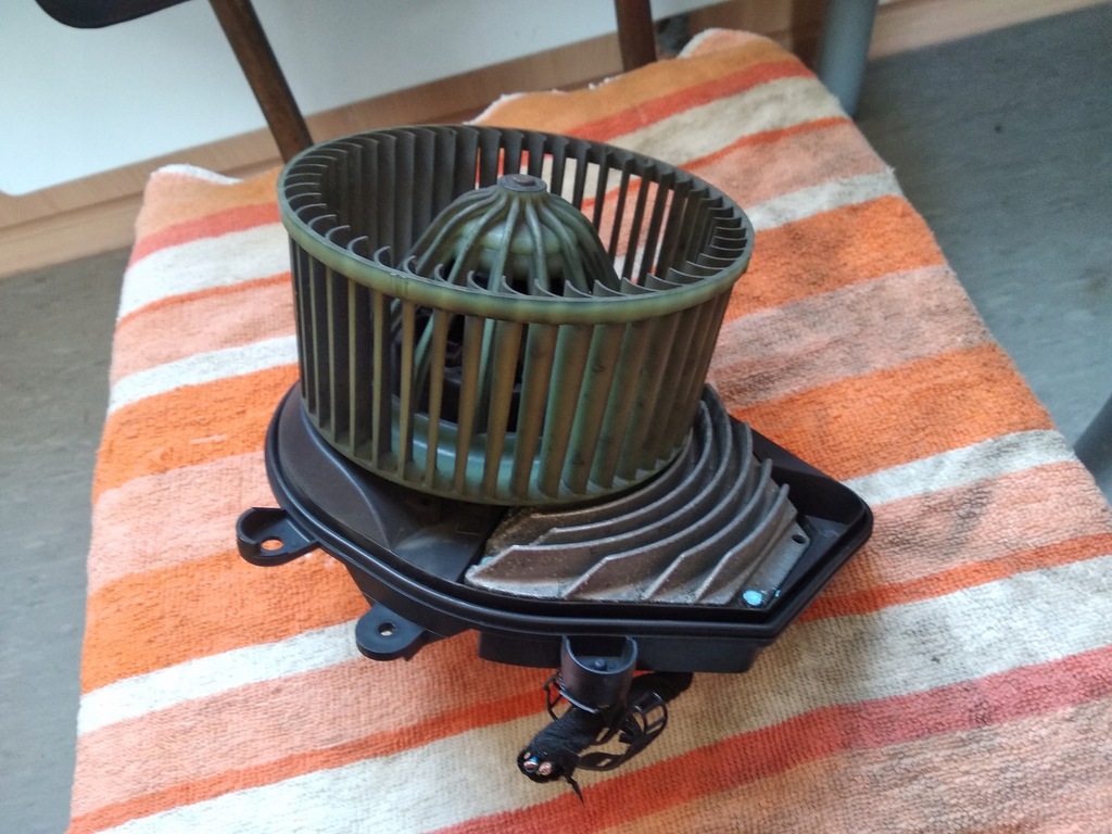 фото №1, Passat b5 вентилятор повітродувка обдув 8d1820021