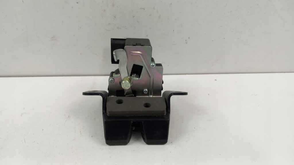 фото №3, Hyundai i30 kombi замок крышки задняя