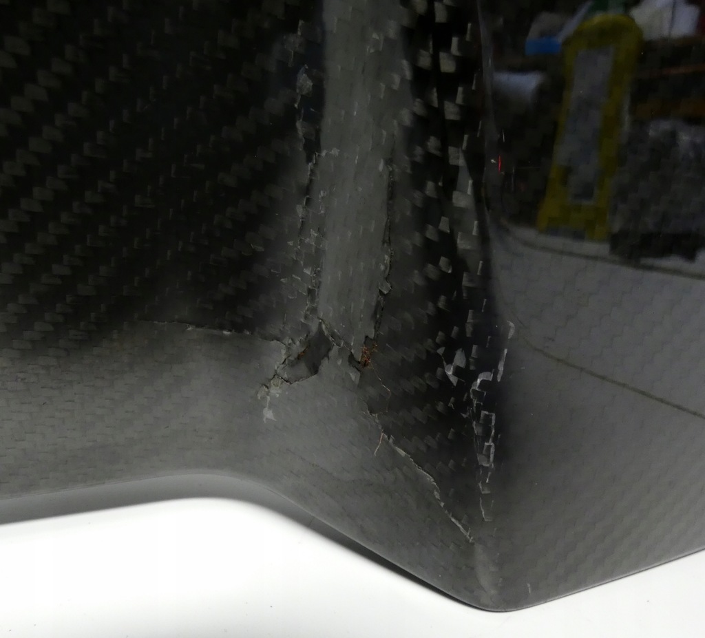 фото №10, Aston martin vantage sv12 dd23-17e955-ba диффузор бампера задняя