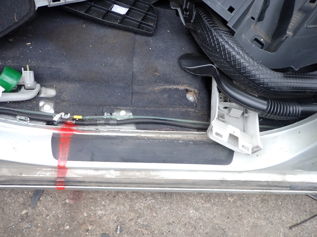 фото №4, Toyota corolla verso ii 04- порог правый блок двигателя средний четверть