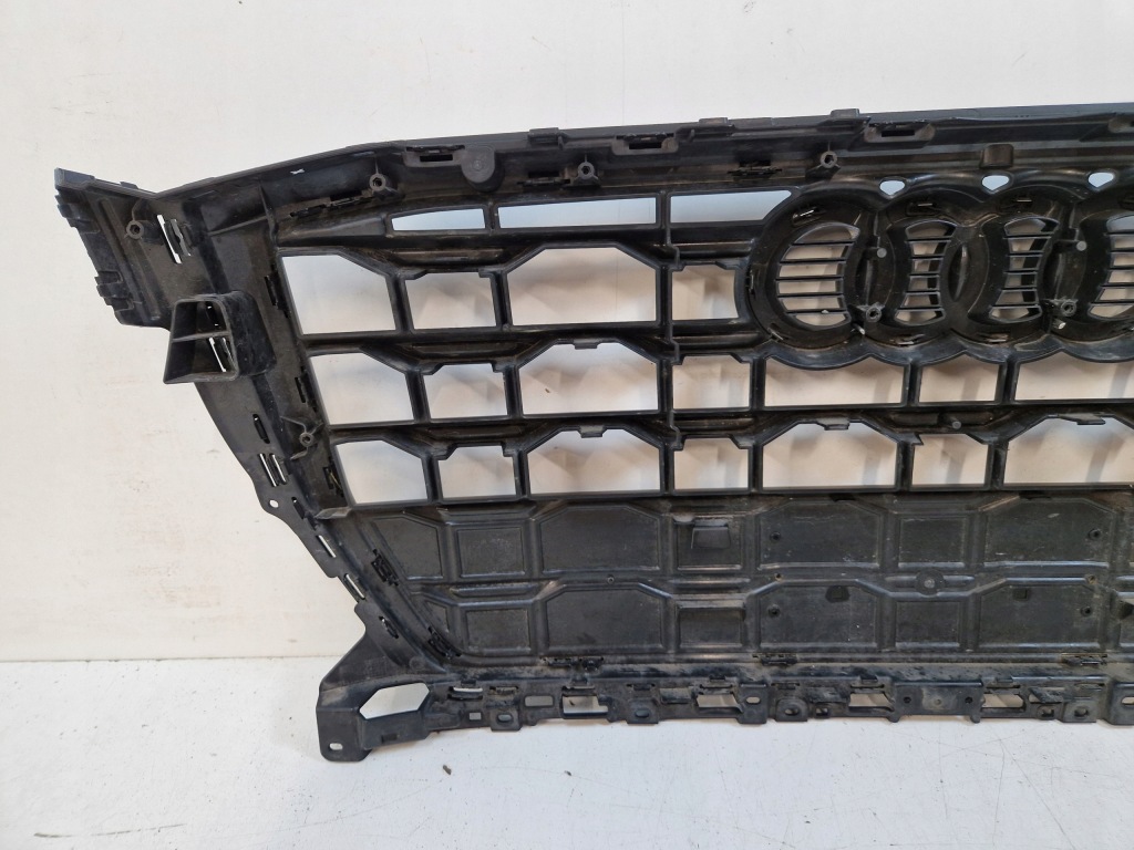 Audi q2 81a 20- fl sline s line чёрный решётка радиатора решётка радиатора бампера 81a853651 Цена