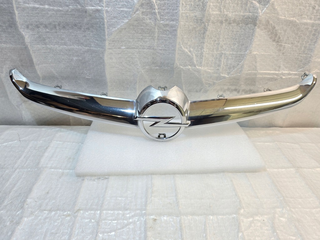 Купити Opel astra j рестайлінг  молдинг хром решітка