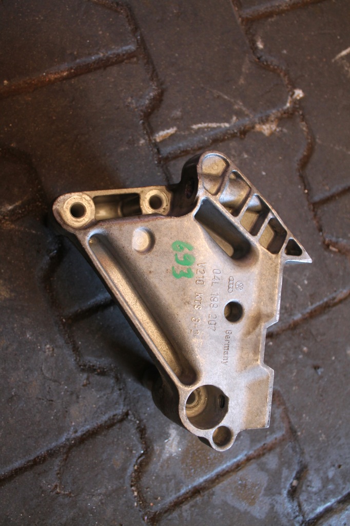 фото №1, 693. кронштейн подушка двигуна 04l199207