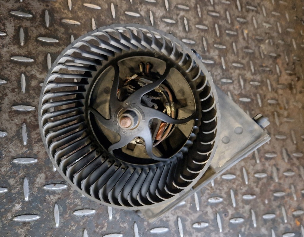 фото №3, Воздуходувка audi a3 8l lift 1j1819021b