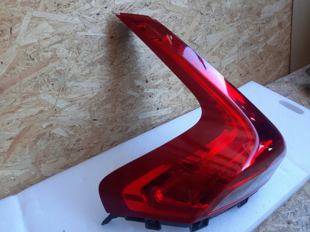 фото №2, Volvo v40 лампа задняя задняя левая led