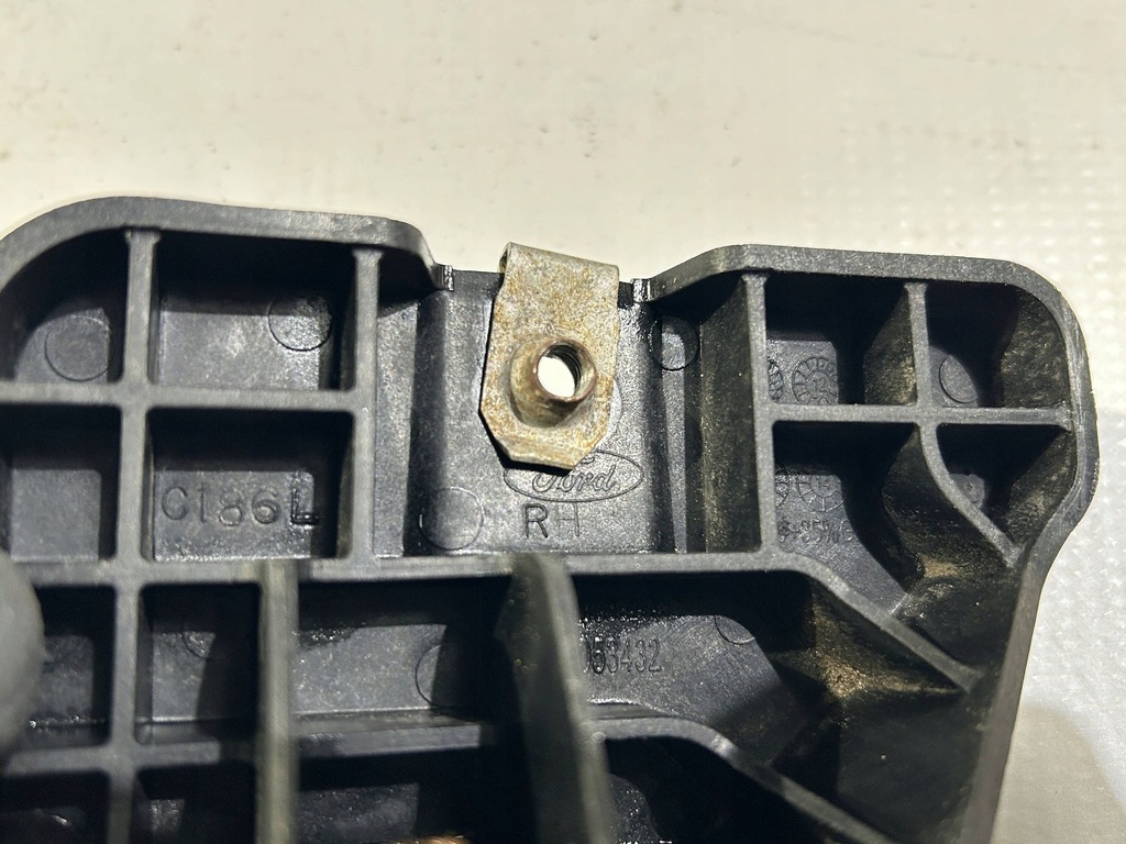 фото №8, Кронштейн кронштейн бампера решетка p ford mustang v 2013-2014r