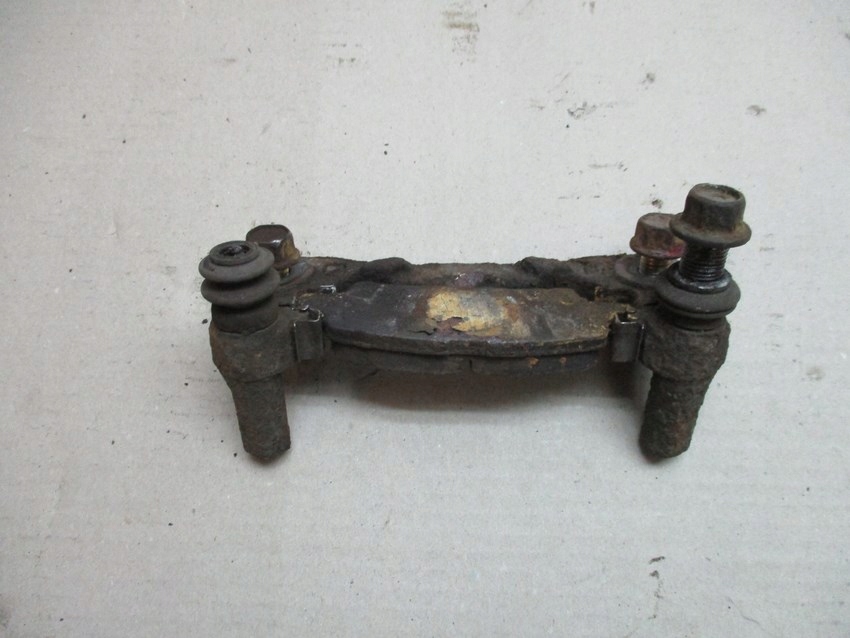 фото №8, Outlander 01-06 скоба тормоза задняя правое левая