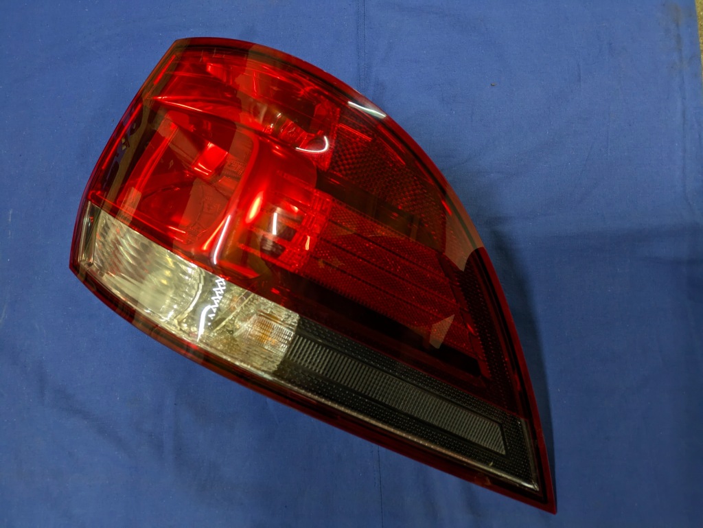 фото №1, Vw golf vi kombi лампа правий задня ideał 1k9945096g