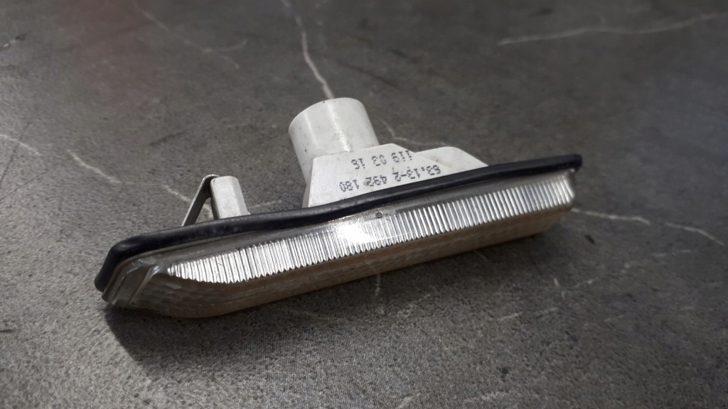 Купити 2492180 поворотник правий bmw e36