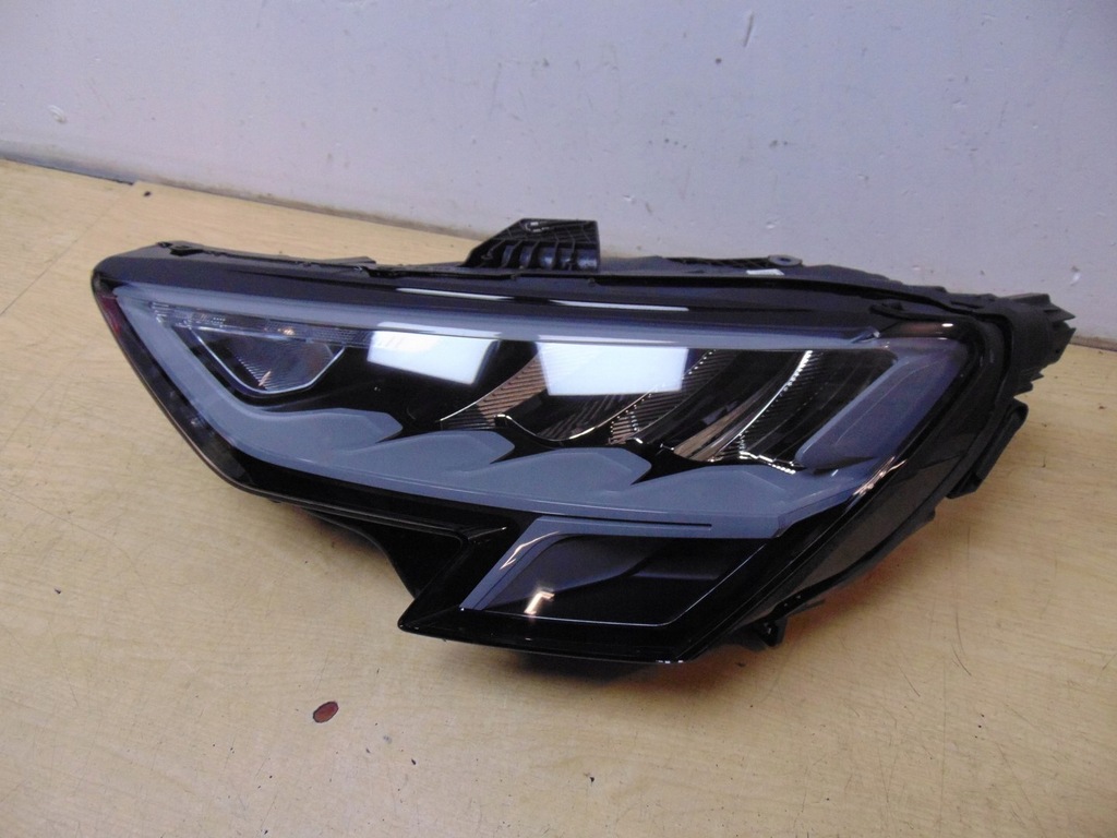 фото №7, Лампа левая перед audi a3 8y 8y0941011 europa