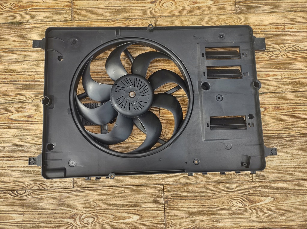 фото №1, Volvo v40 15r - вентилятор радіатора 31368504