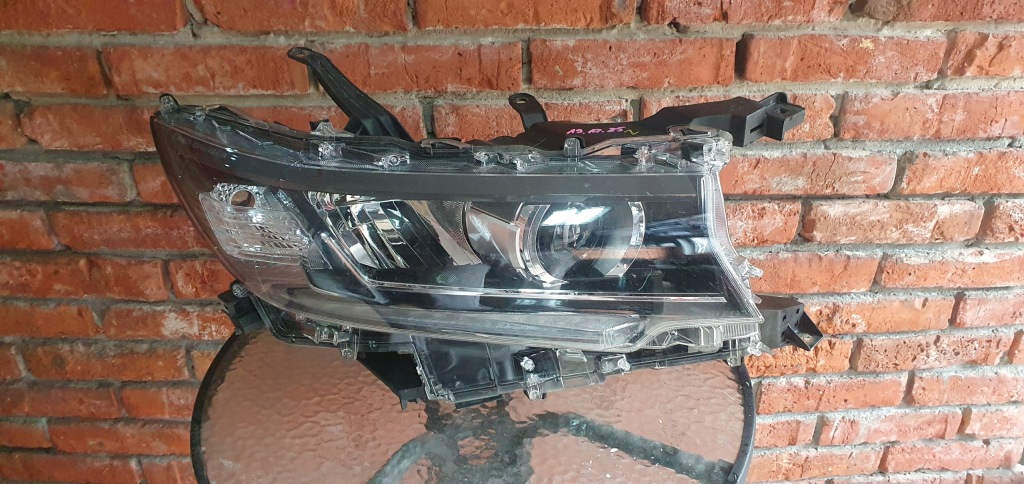 фото №1, Toyota land cruiser 150 лампа правый перед передняя