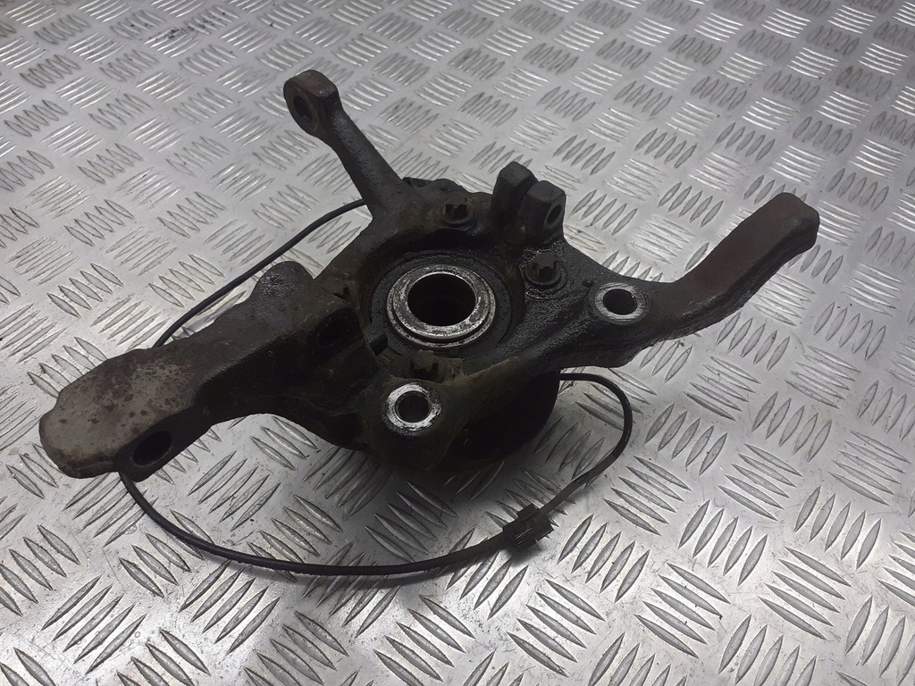 фото №1, Поворотный кулак левый перед передняя volvo v70 ii 2.5 tdi