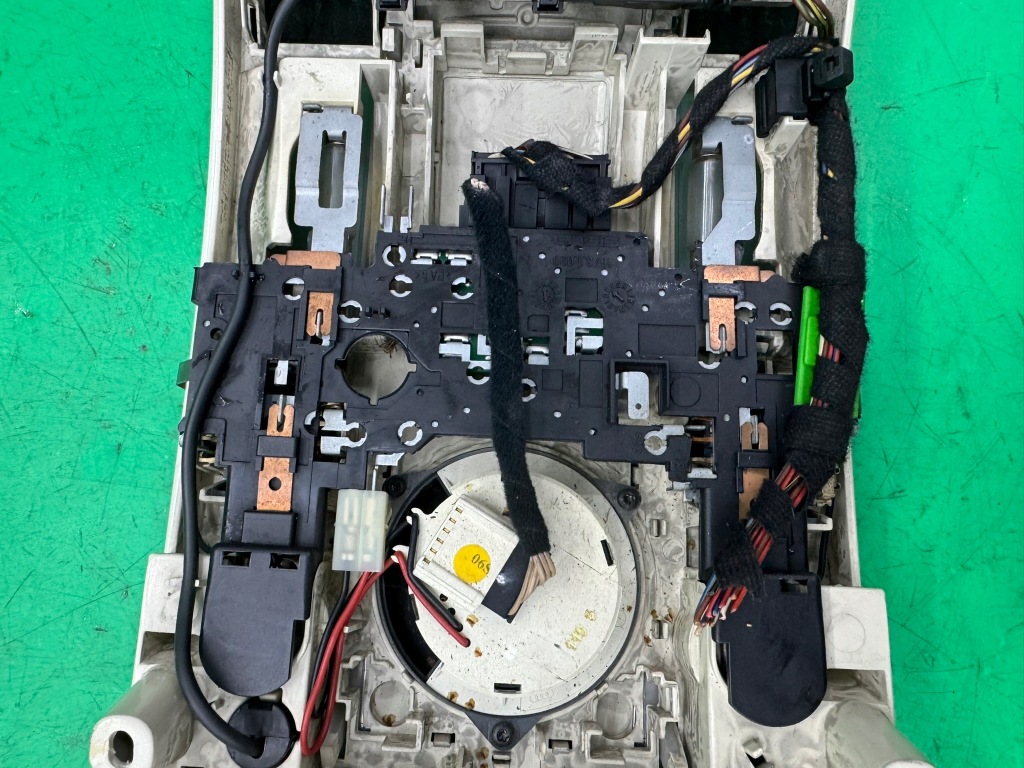 фото №8, Лампа потолочный освещение кабины люк 4f0951177 audi a6 c6 04-