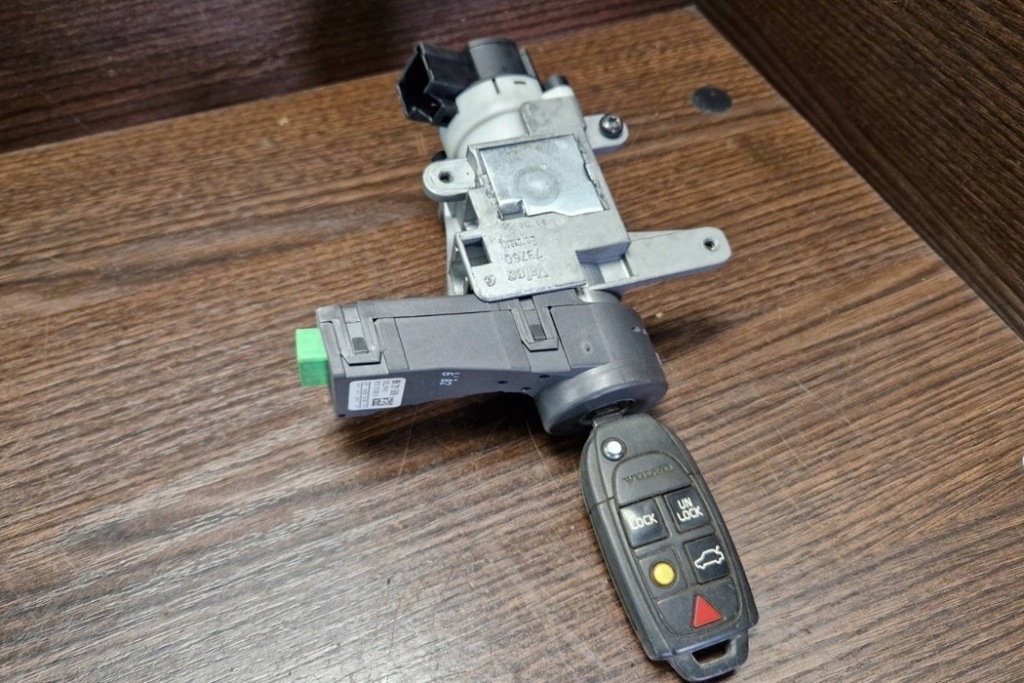 фото №10, Бортовой компьютер двигателя ecu volvo v70 ii sw 0281012103 2.4l дизель 136kw 2006