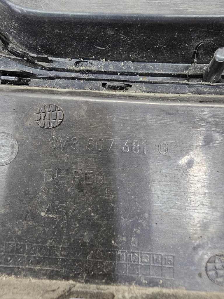 Решётка решётка радиатора бампера левая audi a3 8v 8v3807681g s-line Доставка