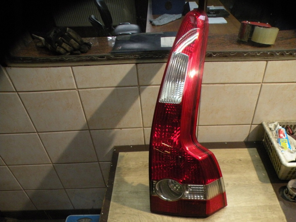 фото №1, Volvo v50 04-07 лампа задняя правая