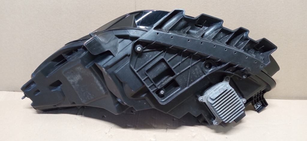 Купити Tesla model 3 y рестайлінг  20- фара перед правий full led європа  151495300d