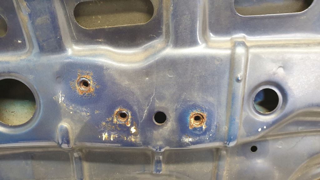 Bmw 3 e30 капот кришка двигуна Ціна