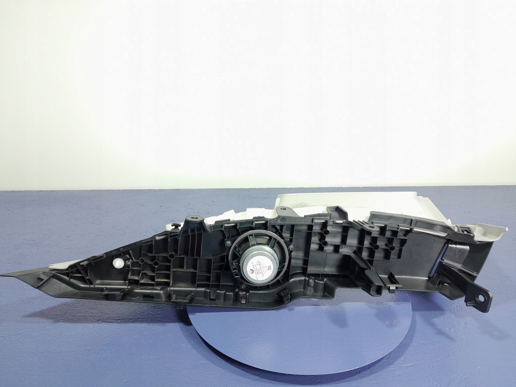 Bmw x1 e84 защита направляющая шторка багажника правая 2991804 в Украине