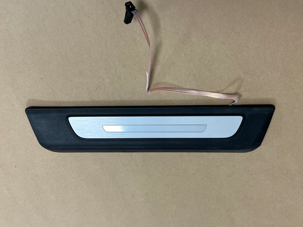 фото №1, Audi q7 q8 молдинг поріг задня права led 4m0947418