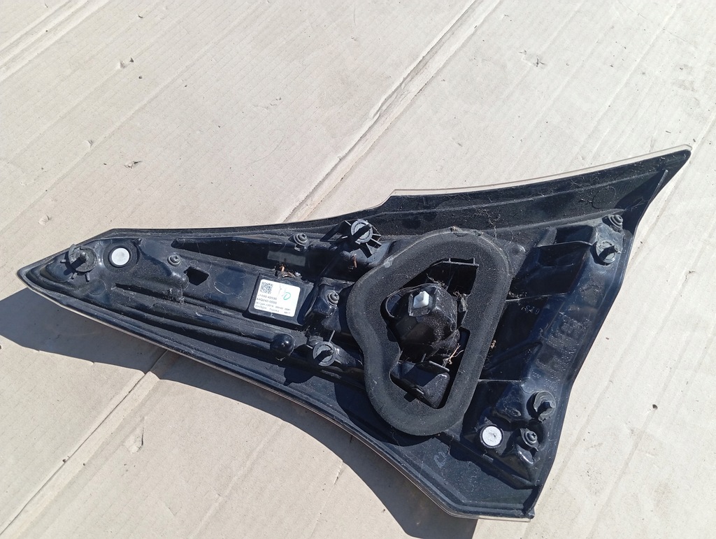 фото №15, Toyota rav4 iv lift лампа 16- задняя задняя левая w крышка внутренняя грязная!!