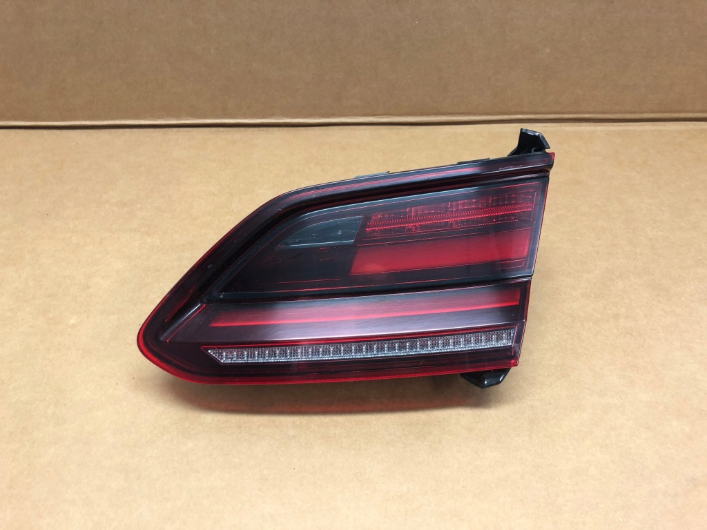 фото №1, Volkswagen оригинальный номер 3g8945308 led dynamic лампа