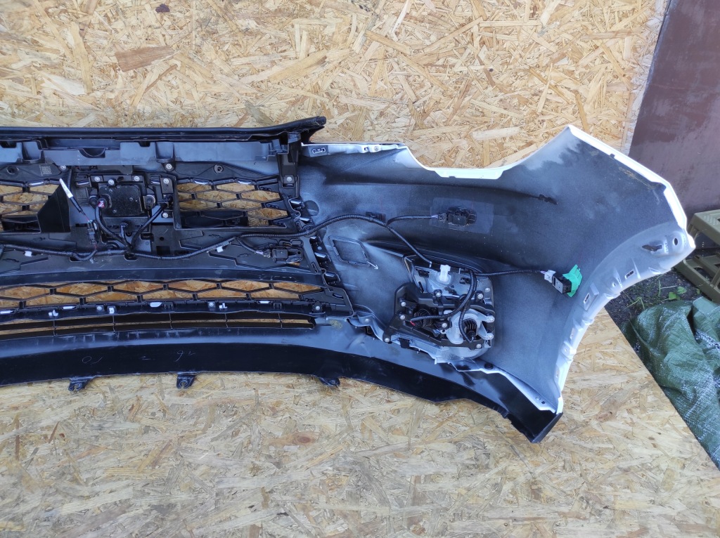 Бампер передний lexus lbx 6pdc 2ym Цена