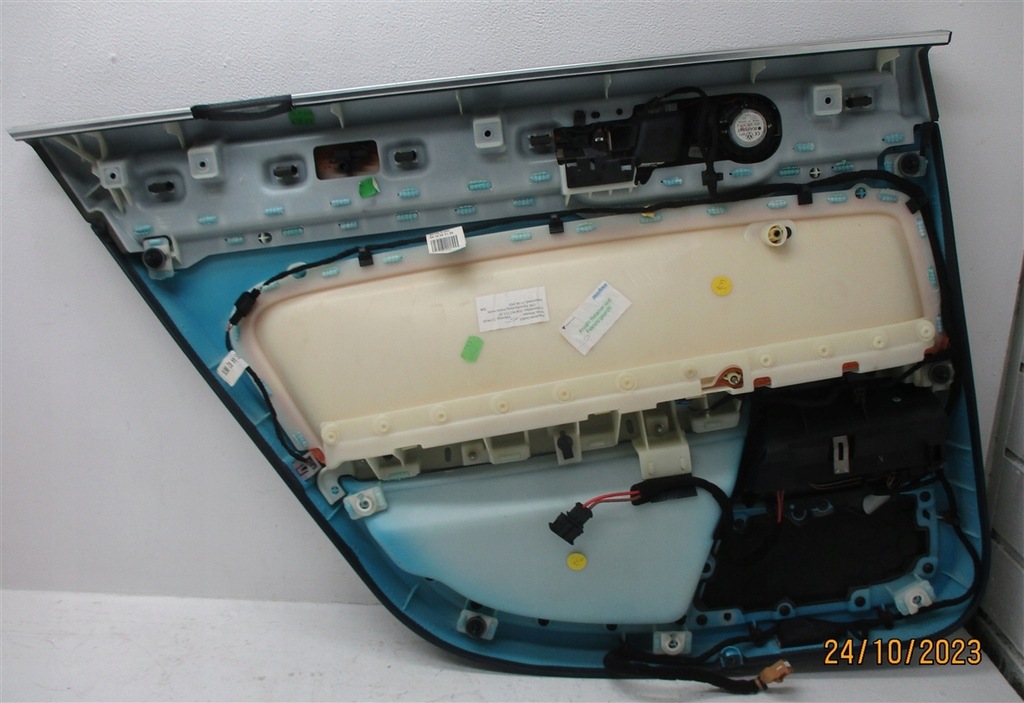 фото №8, Обшивка обивка правый задняя vw phaeton 3d niebieski