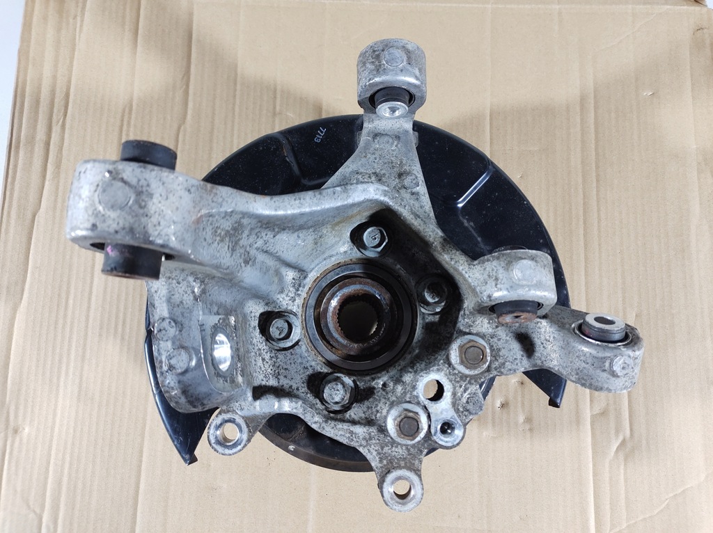 фото №9, Infiniti q50 2.2d 13- поворотный кулак правый задняя