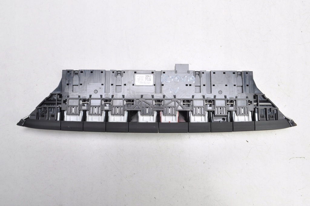 фото №10, Skoda octavia iv панель переключателей 5e3925200f