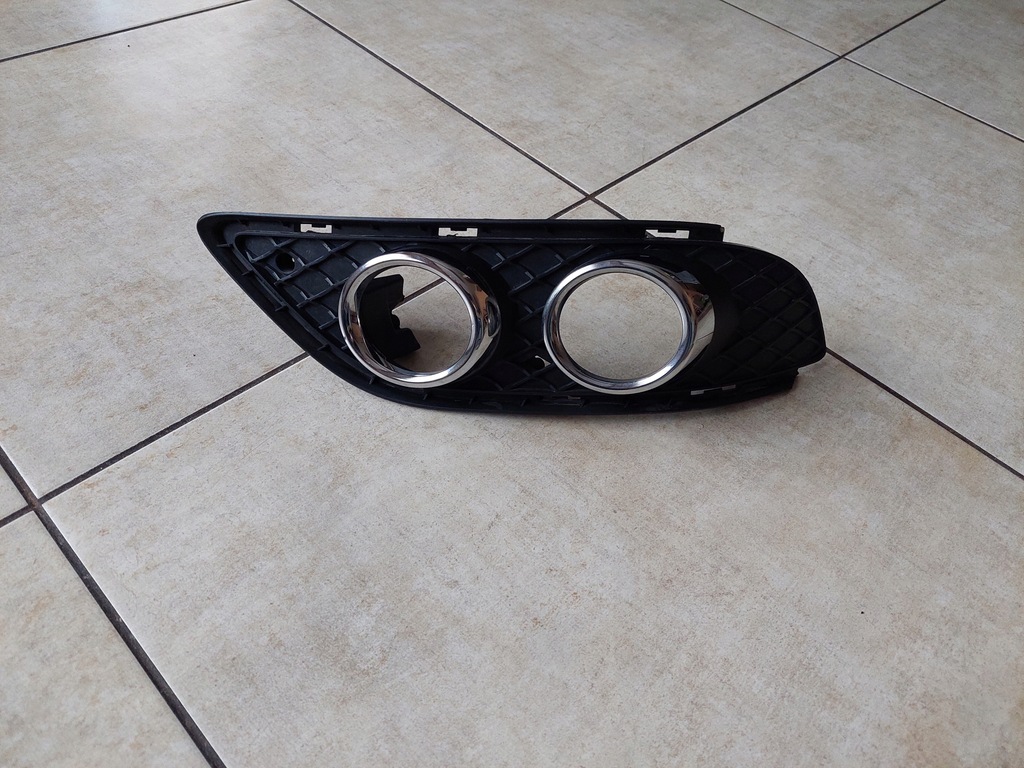 фото №1, Решітка бампера - ліва --- mercedes b klasa w246