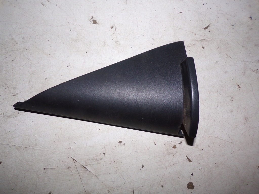 фото №1, Треугольник защита дверь правый задняя audi a4 b7 8e0857570