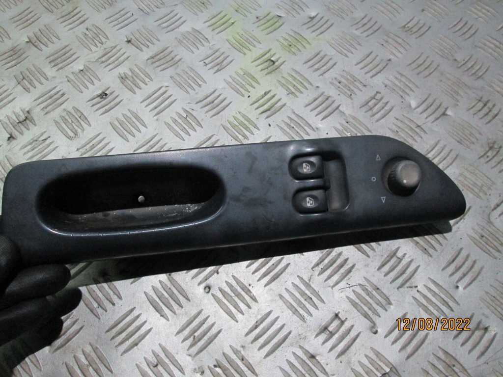 фото №1, Панель окон левый перед renault laguna i 7701699597