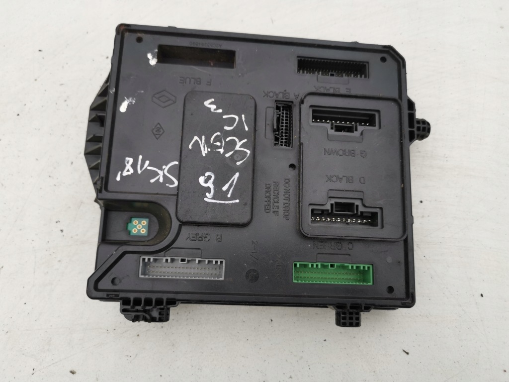 Купить Коробка предохранителей 284b15986r s180098101 renault megane