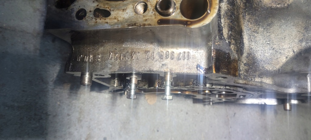 Напрямна з двигун mercedes w126 sec 5,6 560 m117968... поршень Доставка