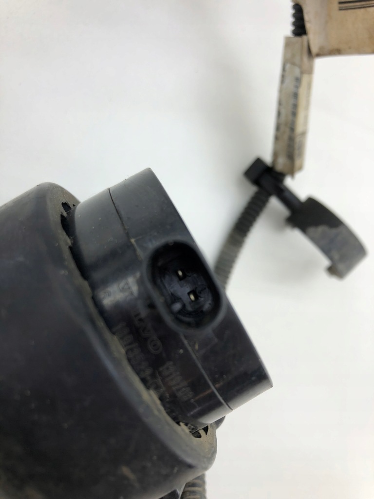 Volvo xc60 lci дополнительная насос воды пабтрубок  радиатора 31368175 1319709 Недорого